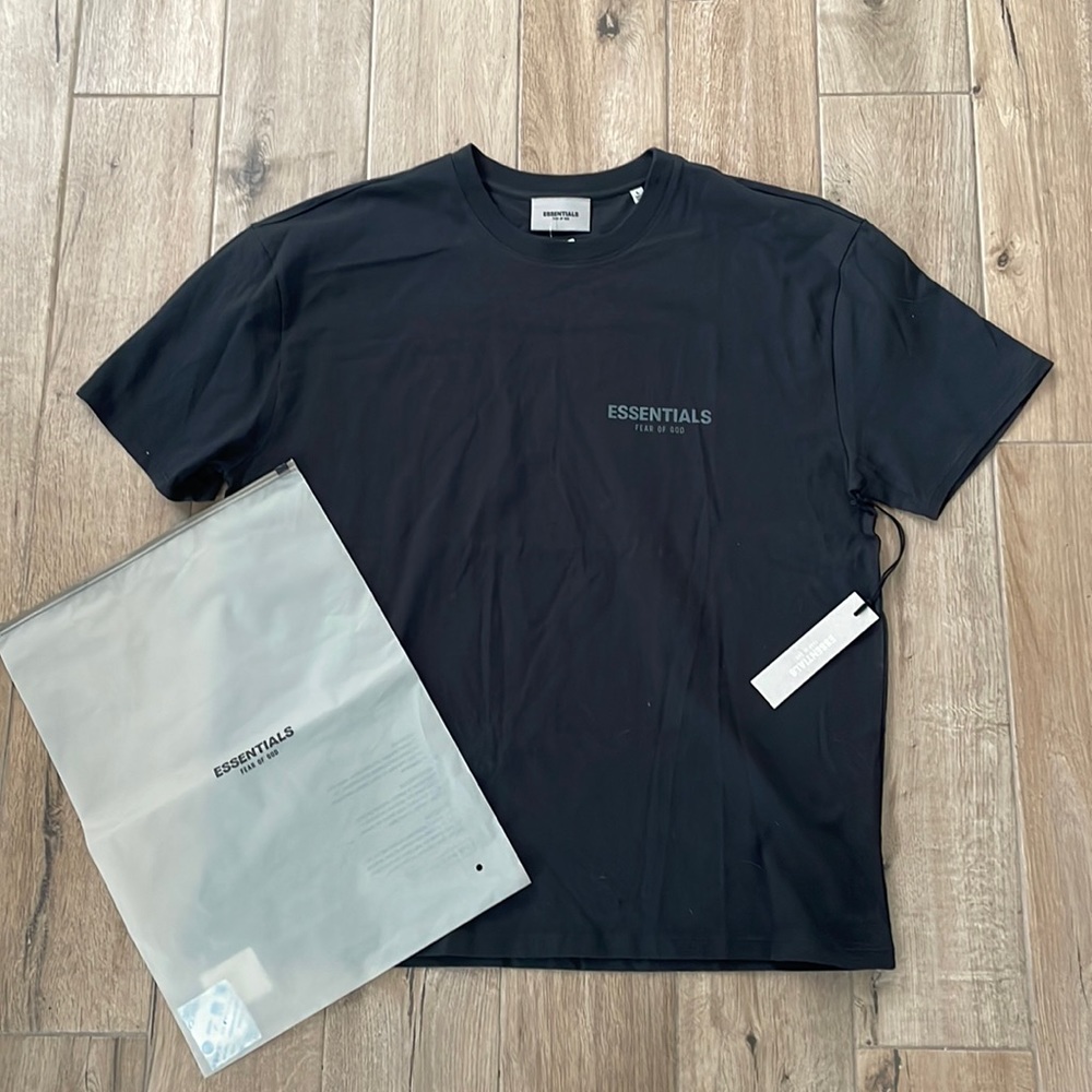 NWT Black ESSENTIALS FEAR OF GOD mens Large black with gray writing